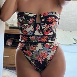 One time used one piece nanette leopore bathing suit